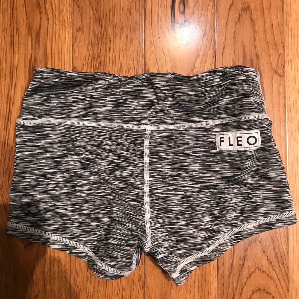 Fleo tenacious size small